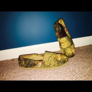 TOMS W9 classic satin EUC