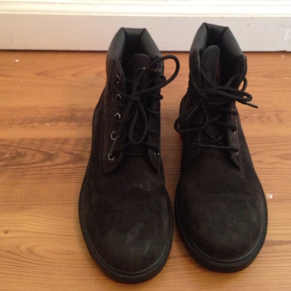 Women Timberlands - Picture 1 of 3
