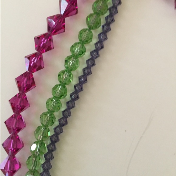 Sparkly earrings and necklace - Picture 2 of 3