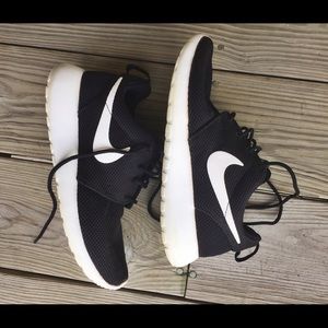Womens Nike Roshes- authentic
