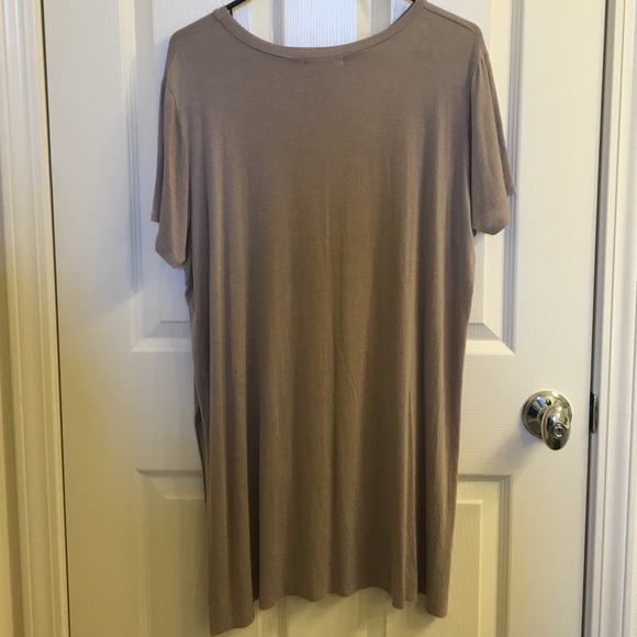 Side Slit High-Low Flowy Top - Picture 3 of 4