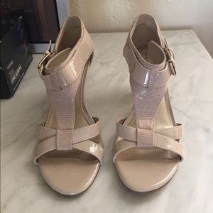 🎯SOLD🎯 Bandolino nude heels