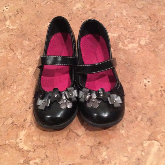 EUC Girls shoes