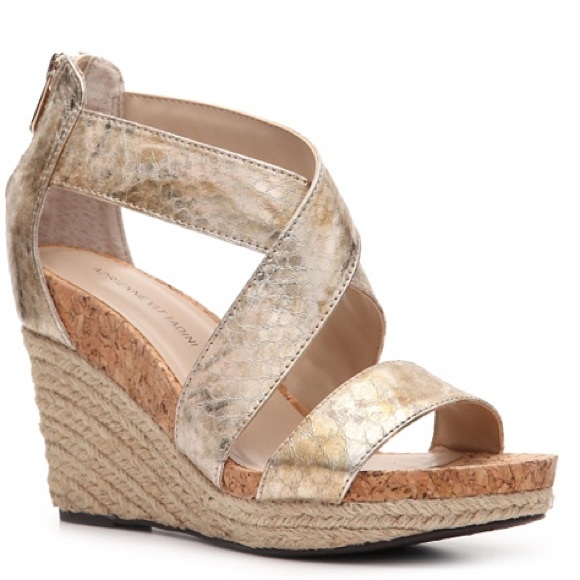 Adrienne Vittadini Shoes - 💎MOVING SALE💎Adrienne Vittadini wedges, sz. 9.5