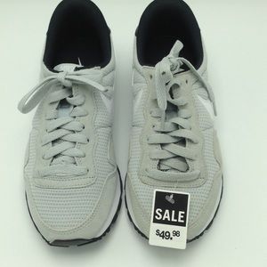 Nike Air Tennis Shoes Women's size 6