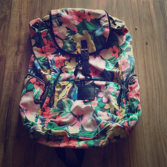 PINK VICTORIA SECRET backpack
