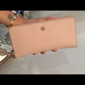 Tory Burch 'Perry' Leather Zip Continental Wallet