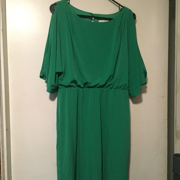 Open sleeve dress