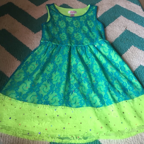 A blue and neon yellow dress.