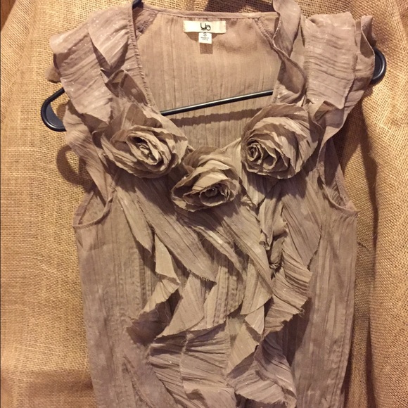 Ruffle rose top - Picture 1 of 4