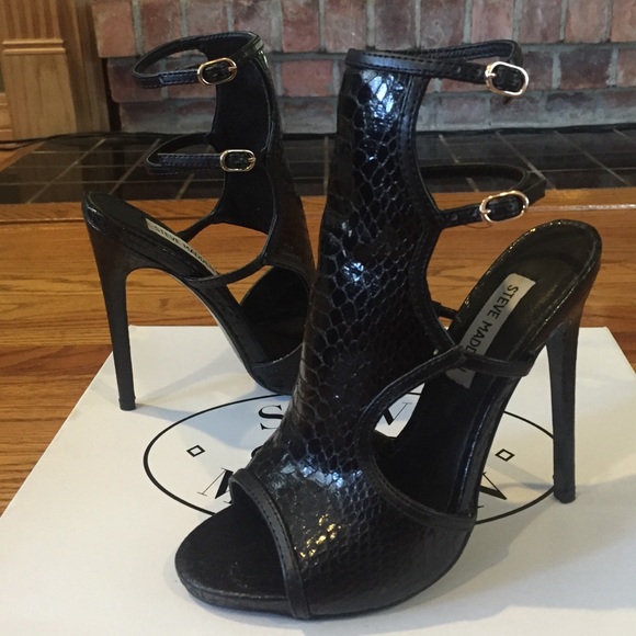Steve Madden black snake skin sandal