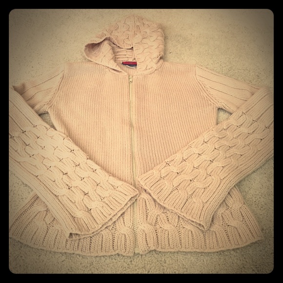 Adorable zip-up sweater with bell sleeves