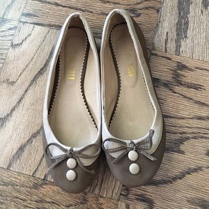 Mod Cloth - Peter Pan Collar flats - size 8