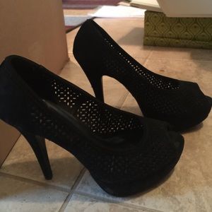 Apt 9 black peep toe pumps
