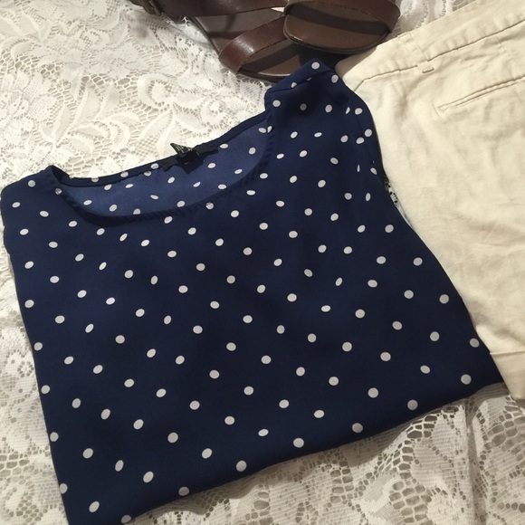 🎉CLASSIC CHIC HP🎉 ✨✨✨BLUE POLKA DOT BLOUSE ✨✨✨