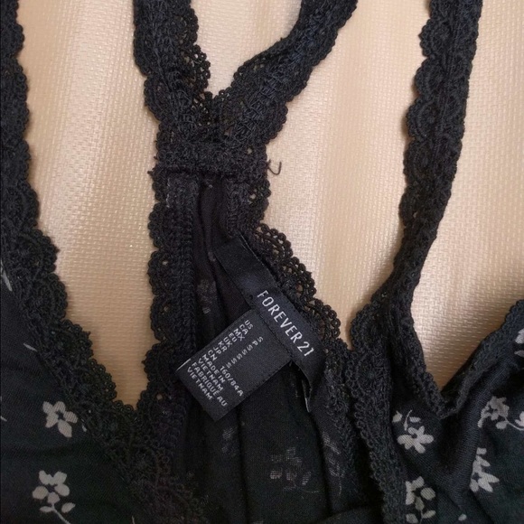 Black floral racerback crop top - Picture 3 of 3