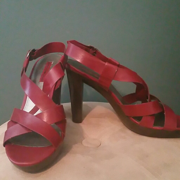 Vegan leather Bandolino, with a 4inch resin heel