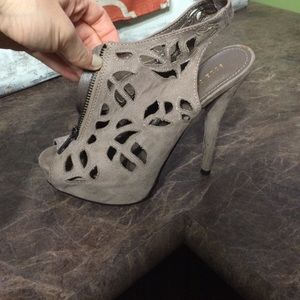 Suede cut out pumps
