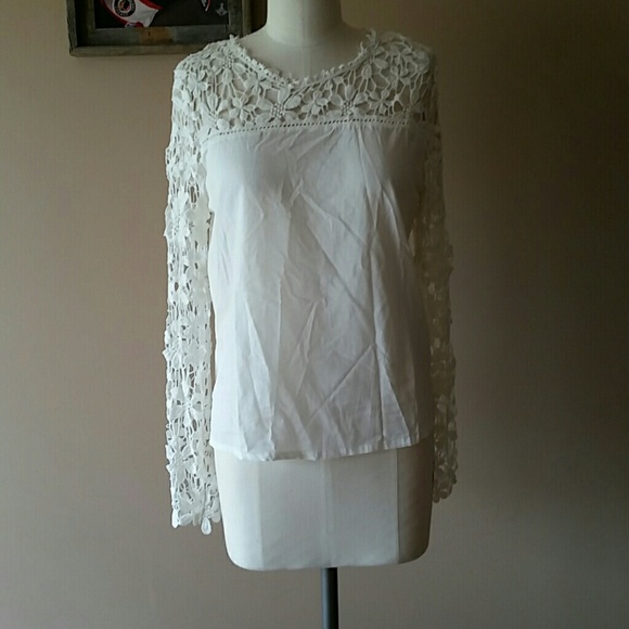Long sleeve crocheted top
