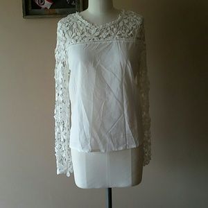 Long sleeve crocheted top