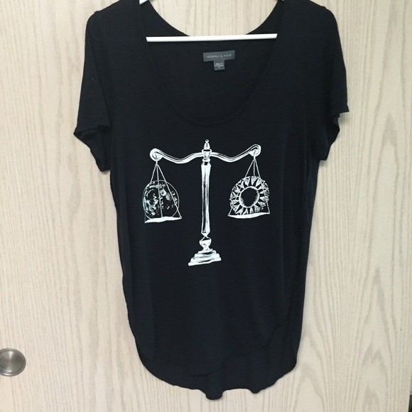 TAKING OFFERS❗️Kendall & Kylie Graphic Tee Shirt