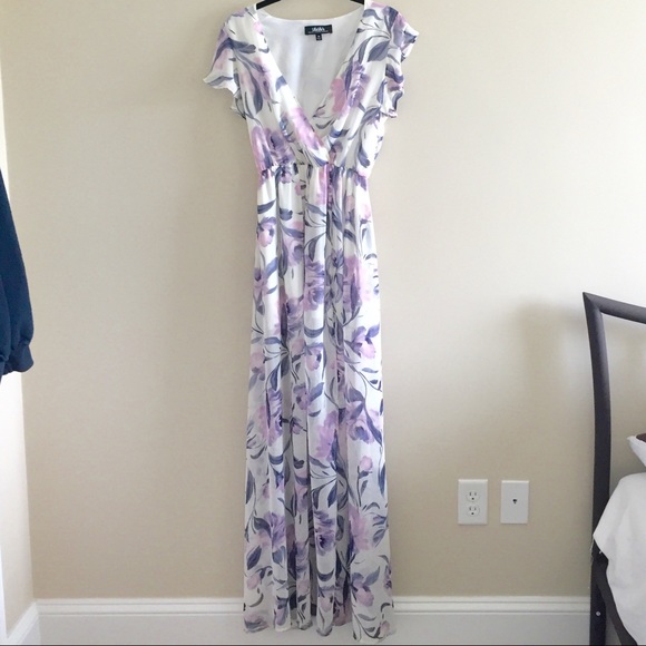 Lulu's ivory floral print maxi dress 🌸