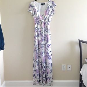 Lulu's ivory floral print maxi dress 🌸