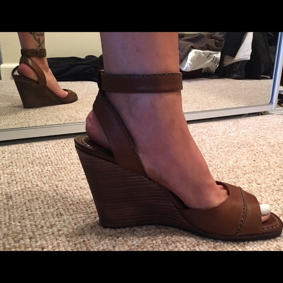 FRYE brown leather sandals.