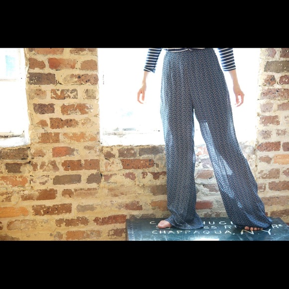 Flowy Floral  Pants - Picture 3 of 4