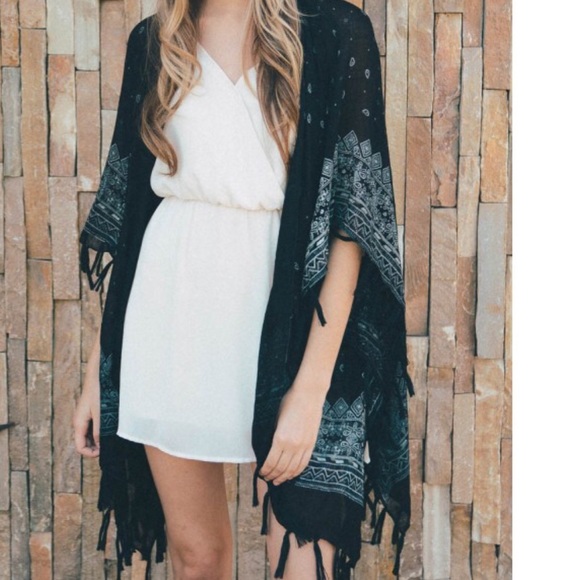 ❕1 LEFT❕🎉2X HP🎉 Black &White Fringe Kimono - Picture 2 of 4