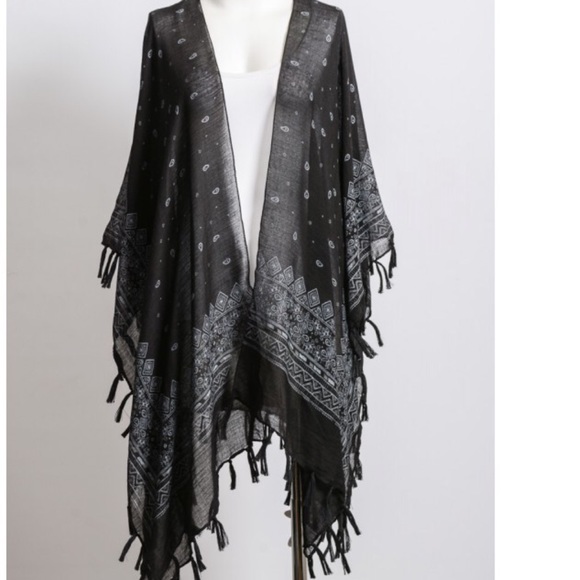 ❕1 LEFT❕🎉2X HP🎉 Black &White Fringe Kimono - Picture 3 of 4