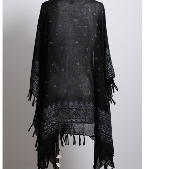 ❕1 LEFT❕🎉2X HP🎉 Black &White Fringe Kimono - Picture 4 of 4