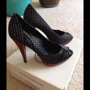 Steve Madden peep toe pumps