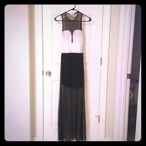 $5 Sale๐Black and white sheer maxi