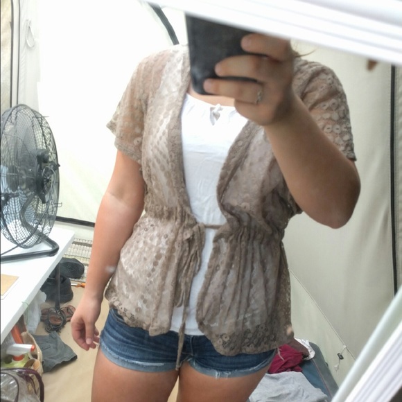 Lace short sleeved cardigan - Picture 2 of 3