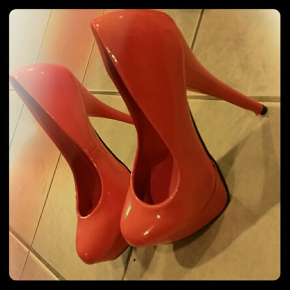 Peach pumps