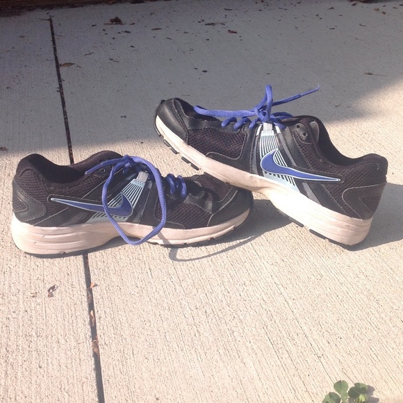 Nike Tennis Shoes