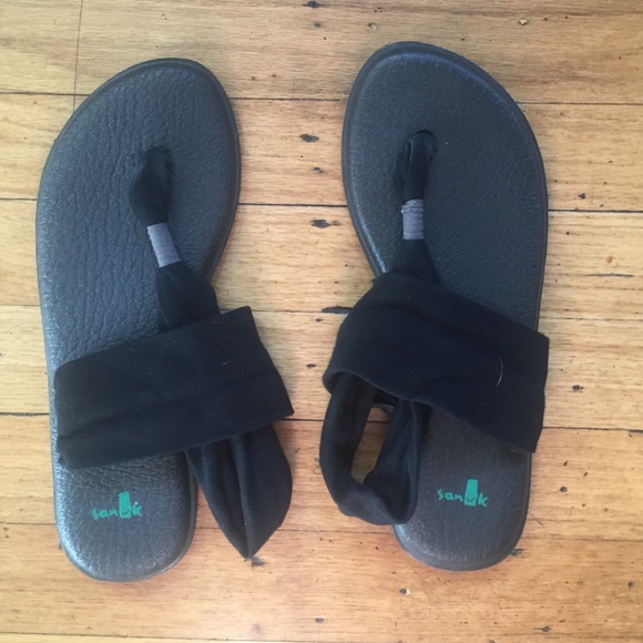 Sanuk black yoga sling sandals