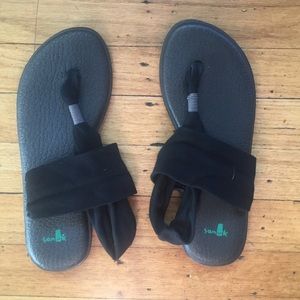 Sanuk black yoga sling sandals