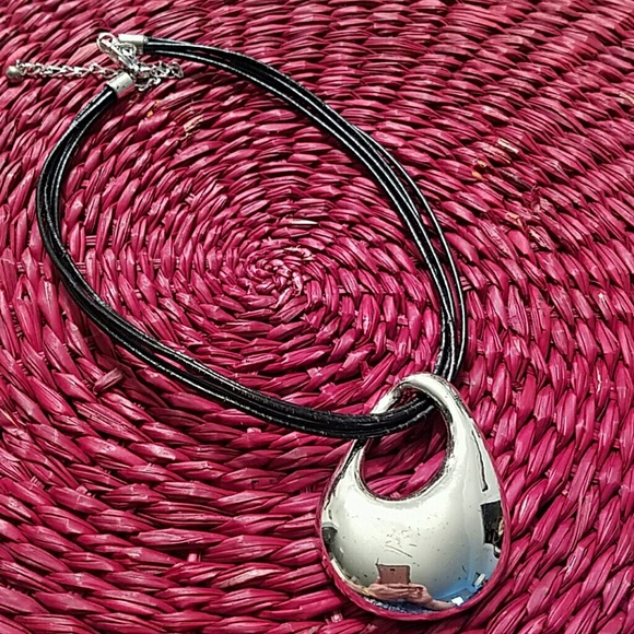 Necklace - Picture 1 of 3