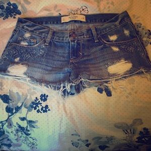 Low rise denim short shorts