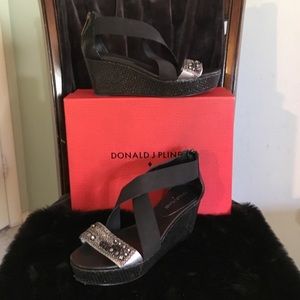 ON SALE: Donald Pliner Platform Sandals🕶👗