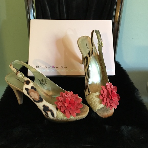 Fun & snazzy animal print sling-back sandals🕶