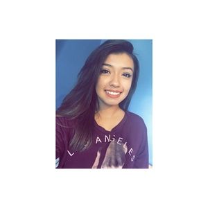 Meet your Posher, Anahi