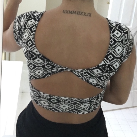 PacSun Patterned Crop Top - Picture 2 of 4