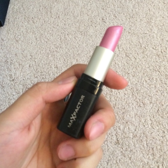 lipstick - Picture 3 of 4