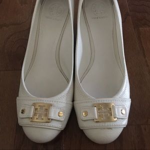 Tory Burch White Wedge. Sz 10