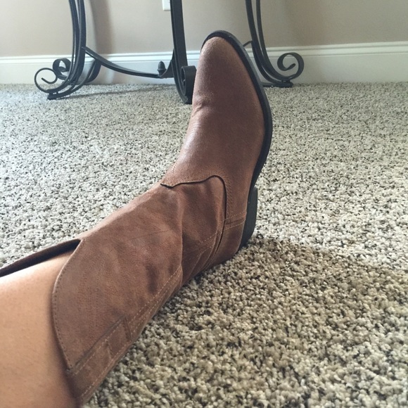 Brown cowgirl boots