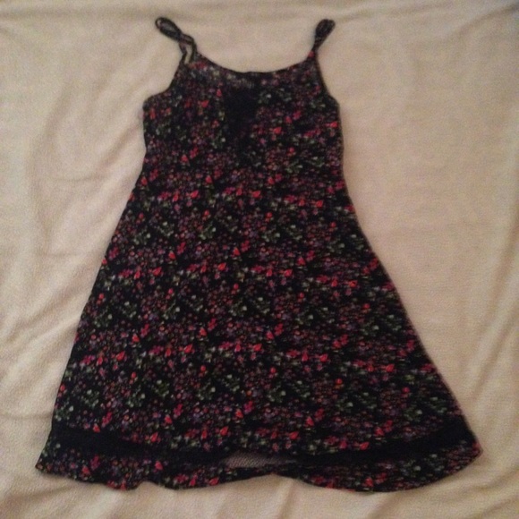 Forever 21 floral dress - Picture 2 of 4