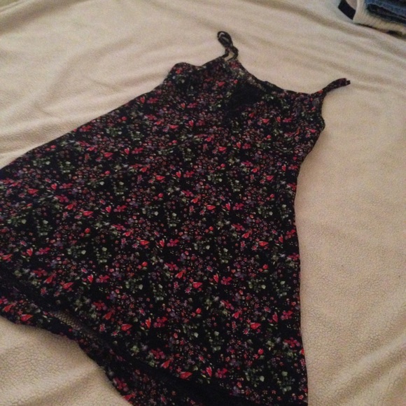 Forever 21 floral dress - Picture 3 of 4